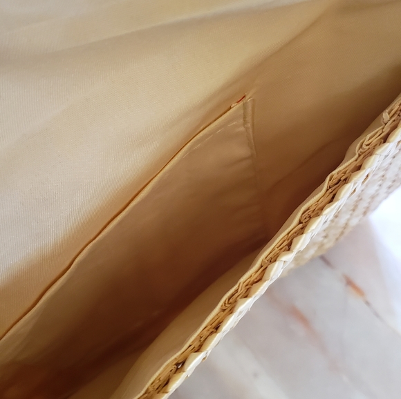 🆕️ Straw Pom Pom Clutch - Picture 6 of 8